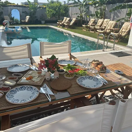 Mavi Yengeç Butik 3*