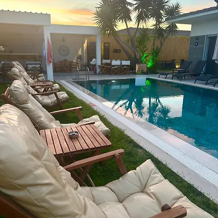 Mavi Yengeç Butik Çeşme