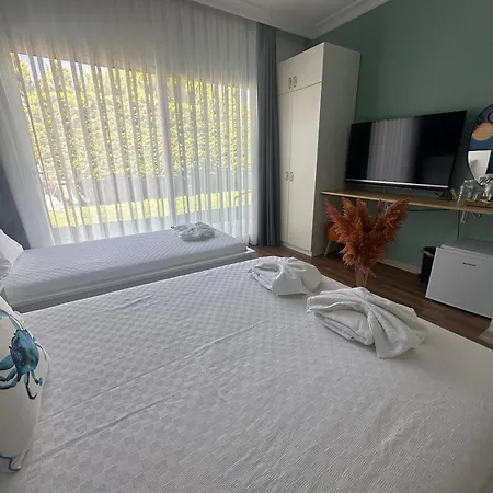 Mavi Yengeç Butik 3*