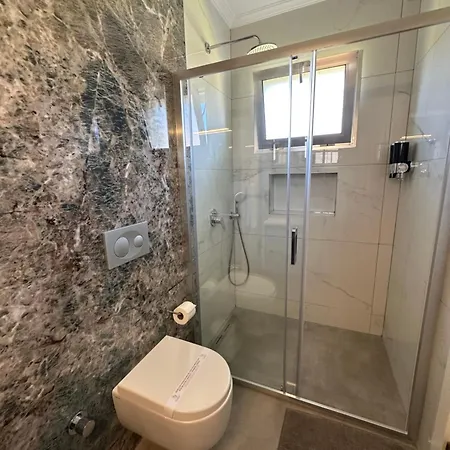 Mavi Yengeç Butik 3*