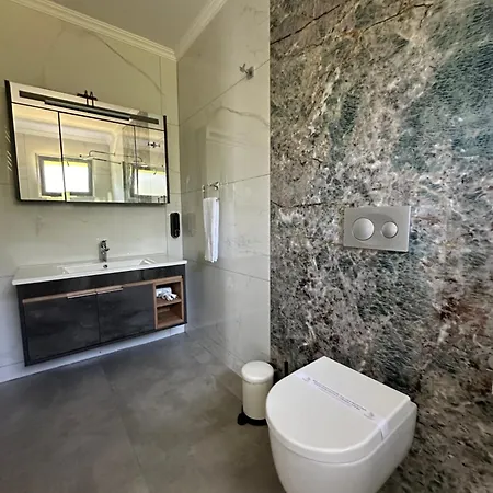 Mavi Yengeç Butik Çeşme